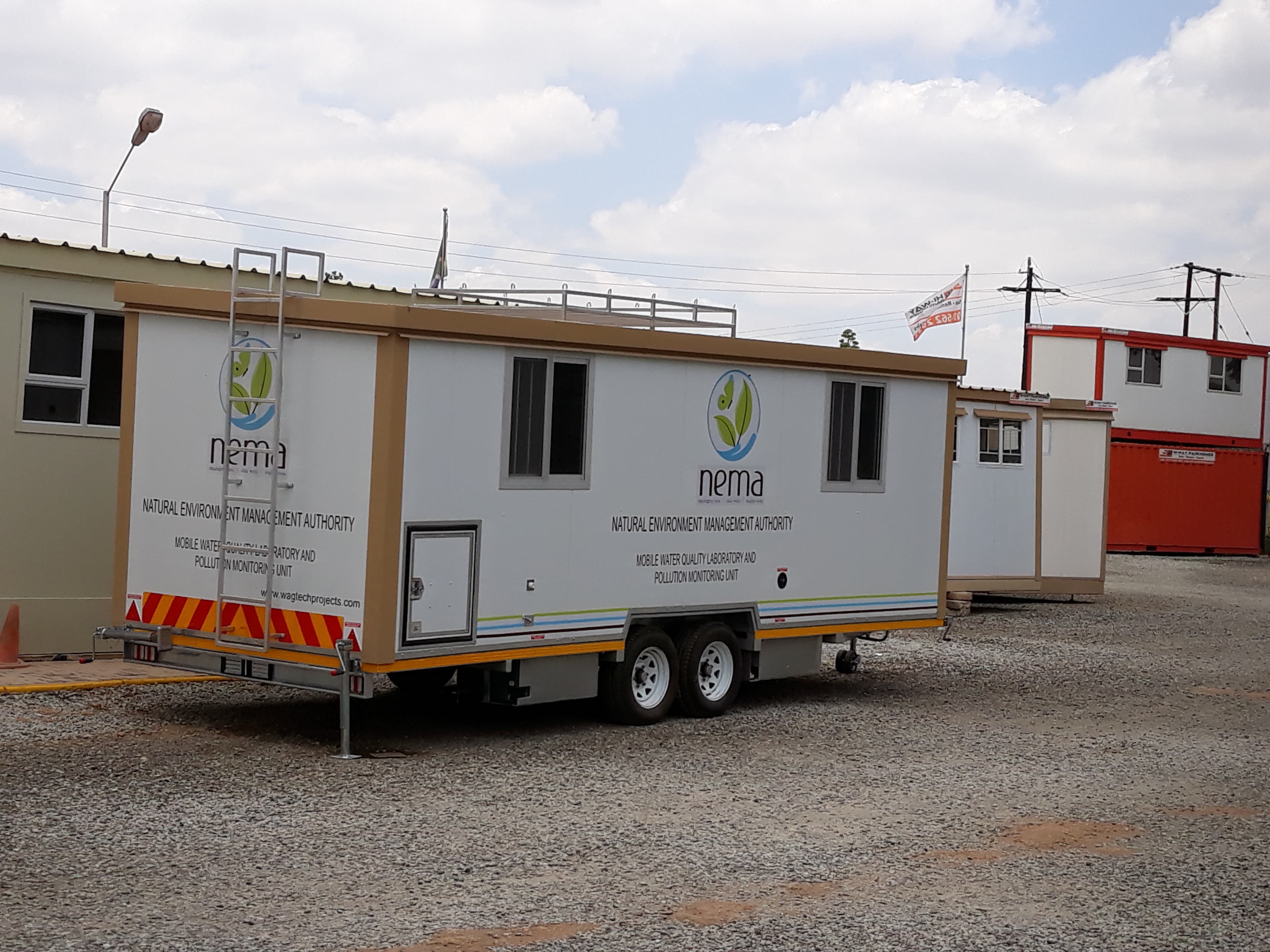 Mobile water quality laboratory and pollution monitoring unit