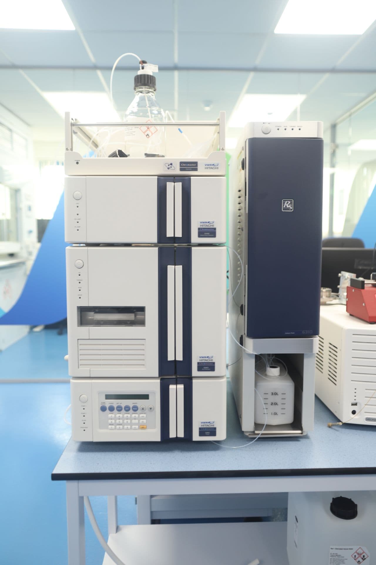 Chromaster HPLC, the class of instrument our specialists train on at the factory